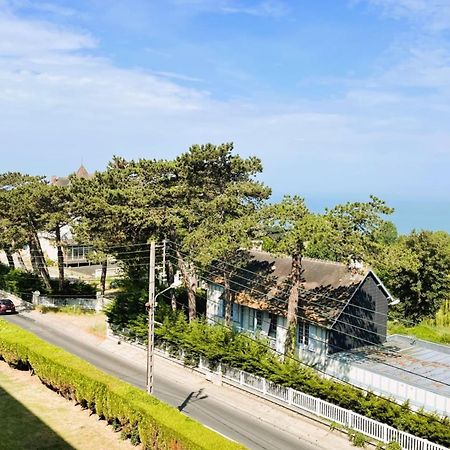 Aux Flots Bleus Avec Balcon Et Vue Sur Mer Trouville-sur-Mer Eksteriør billede